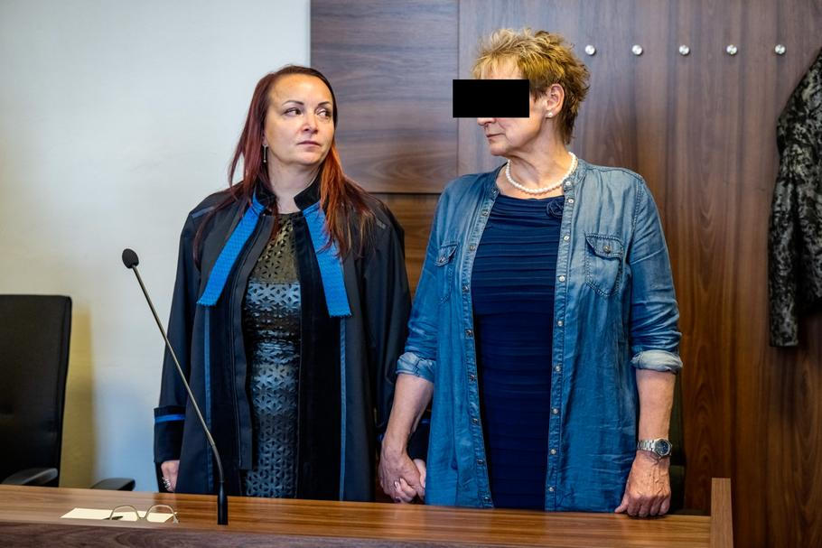 Obžalovaná Irena S. u Městského soudu v Praze při vyhlašování nepravomocného rozsudku z 10. června 2025. Soud jí uložil trest 13 let vězení, proti verdiktu se odvolala.