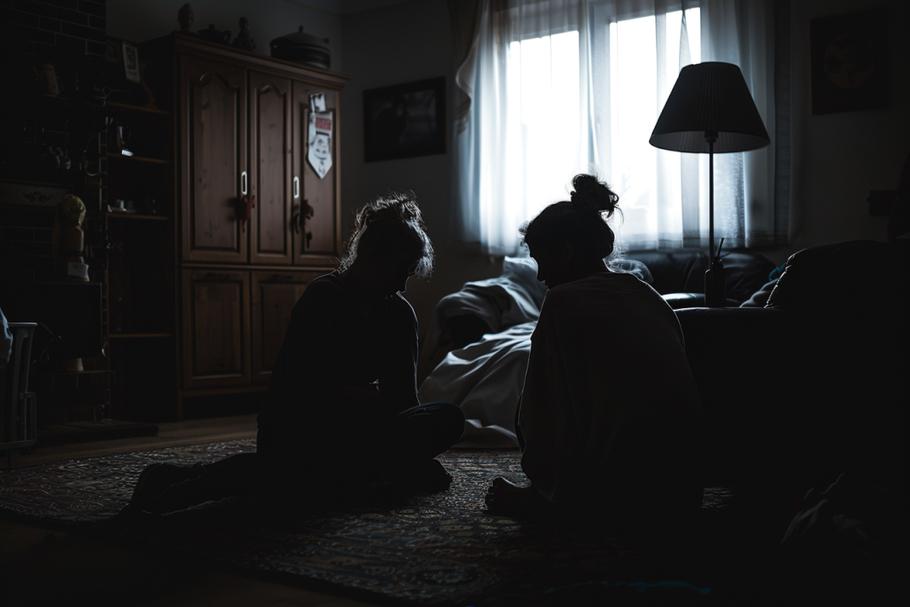 Být zabit si podle výpovědí Ireny S. a Magdalény Š. přál sám. Obě dvě mu věřily, že konají správně. Umělecká fikce. Ilustrační obrázek vytvořený pomocí umělé inteligence.