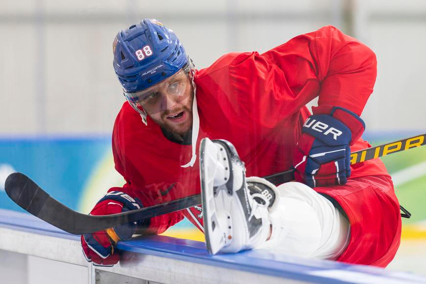 Musím být lepší, hlásil Pastrňák. Na ledě se vylekal, v Bostonu je tlak denní chleba