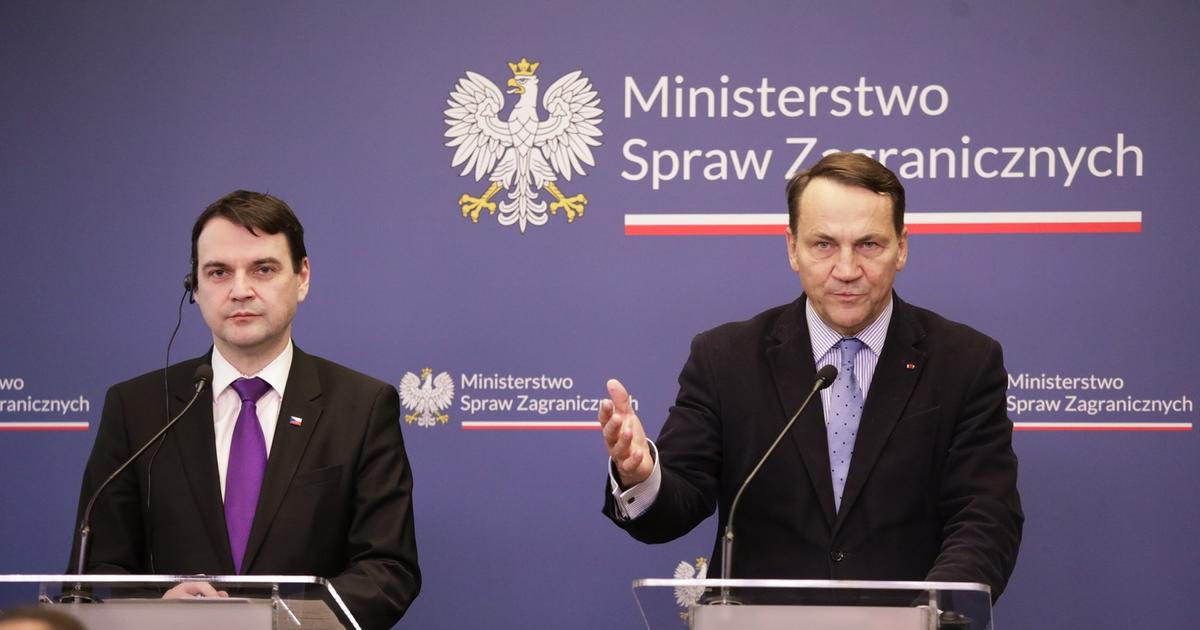 Macinka zničil Hillary, žasnou Trumpovi fandové. Podle Politico ho Sikorski školil