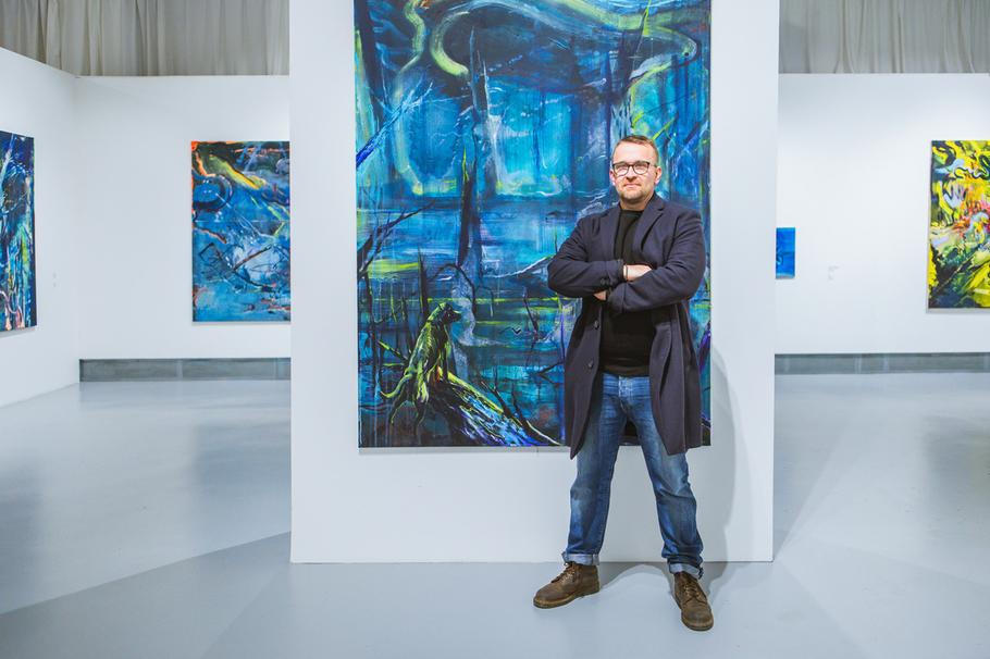 Výstava Martina Salajky s názvem Nebula (neboli Mlha) probíhá v pražské Trafo Gallery až do 22. února 2026.