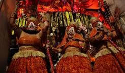 Alegorické vozy jsou nedílnou součástí velkolepých průvodů v Sambodromu.