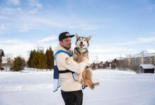 „Na romantiku se psy rovnou zapomeňte. Mushing je dřina, kompromisy a nekonečný boj s časem i podmínkami,“ přiznává otevřeně a bez příkras.