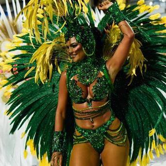 Atmosféra karnevalu v Rio de Janeiru každoročně přitahuje tisíce návštěvníků z celého světa