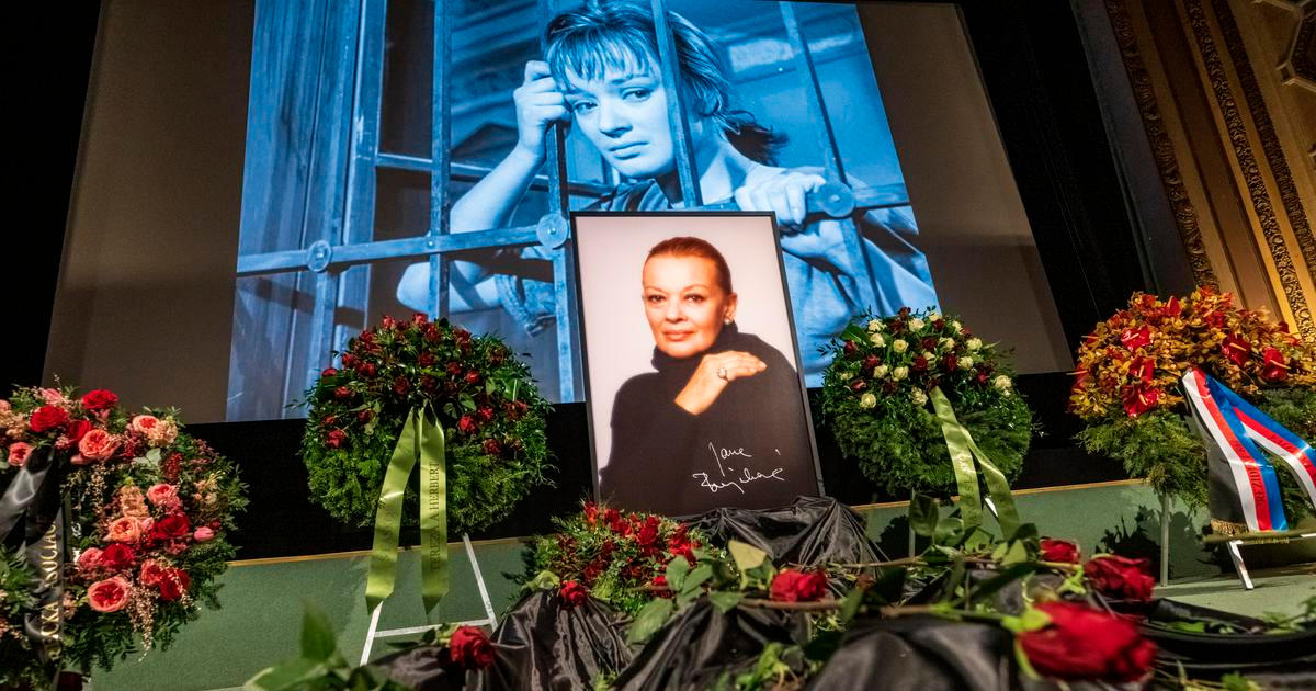 V Praze v úterý ráno začalo poslední rozloučení s herečkou Janou Brejchovou