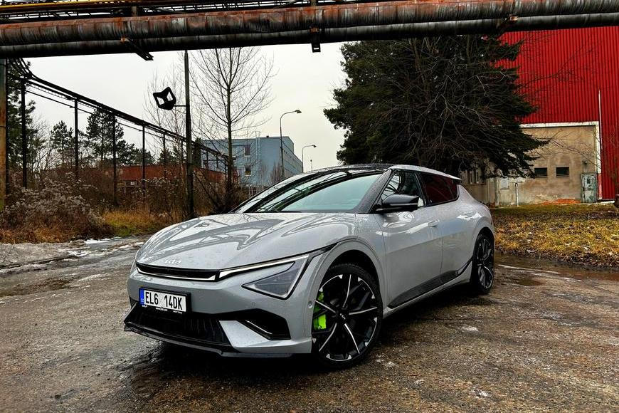 Nejsilnější Kia v historii má teď ještě větší páru. Chce být rodinný elektromobil i raketa na kolech