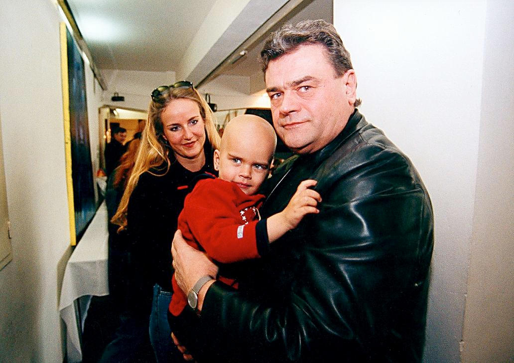 S manželem - hudebníkem Karlem Svobodou a dcerou Klárkou. 01543 , Karel Svoboda s dcerkou