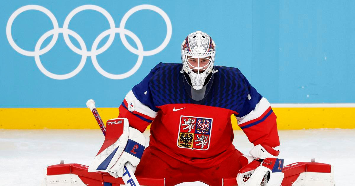 Česko - Dánsko 0:0. Češi od začátku tlačí soupeře, na jeho branku prší střely