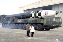 Kim Čong-un si v listopadu 2022 pro veřejnou premiéru své dcery Kim Ču-e stylově vybral odpálení mezikontinentální balistické střely (ICBM). 