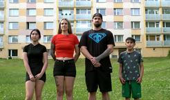 Temperamentní Eva zamíří do rodiny, kde se pokusí přesvědčit tatínka, pro kterého je sport na prvním místě, že stejně důležitá je i rodina. Andrea se naopak vydá do domácnosti k partnerovi, který se intenzivně věnuje sociálním sítím. Obě ženy vystoupí ze svých komfortních zón, aby poznaly odlišné postoje, hodnoty i každodenní fungování nové rodiny.