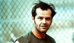 Forman změnil styl práce a hned jeho další film Přelet nad kukaččím hnízdem z roku 1975 o zločinci, který se snaží vyhnout vězení tím, že předstírá šílence, posbíral hned pět Oscarů včetně sošky za nejlepší režii. Replika "Ale zkusil jsem to, ne? Krista Boha! Aspoň jsem to zkusil…" pronesená Jackem Nicolsonem se stala jednou z nejznámějších ve Formanově filmografii.