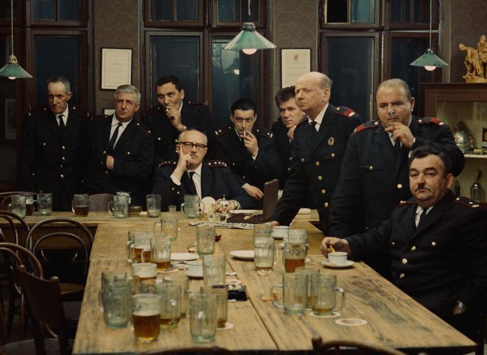 Snímek Hoří, má panenko z roku 1967 se dočkal nominace na Oscara pro Nejlepší cizojazyčný film. Tehdy ještě český filmař neuspěl, ale otevřela se mu cesta do Ameriky, kde v dalších letech ne zcela snadno, ale přece jenom dobyl filmový svět. Hoří, má panenko se stal jeho posledním ryze českým filmem.