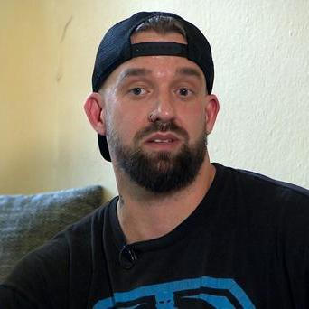 temperamentní Eva zamíří do rodiny, kde se pokusí přesvědčit tatínka, pro kterého je sport na prvním místě, že stejně důležitá je i rodina. Andrea se naopak vydá do domácnosti k partnerovi, který se intenzivně věnuje sociálním sítím. Obě ženy vystoupí ze svých komfortních zón, aby poznaly odlišné postoje, hodnoty i každodenní fungování nové rodiny