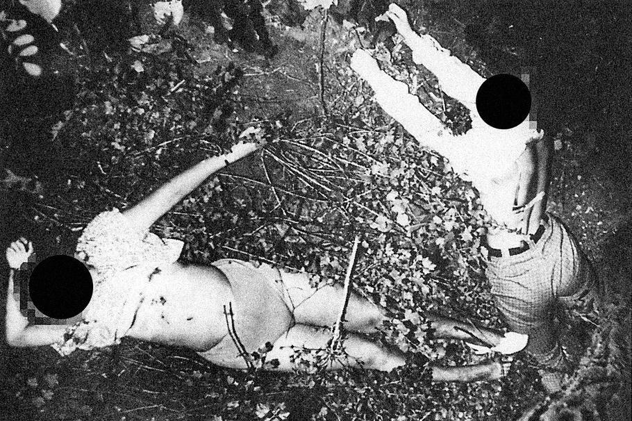 Těla Jany Unčovské a Jarmily Kamenovové na místě činu. Policejní dokumentační snímek.