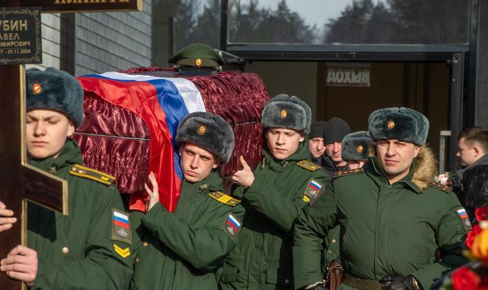 Pohřeb vojáka ruské armády, který zahynul ve válce na Ukrajině v Doněcké oblasti poblíž města Časiv Jar. Ťumeň, Rusko, 25. února 2025. 