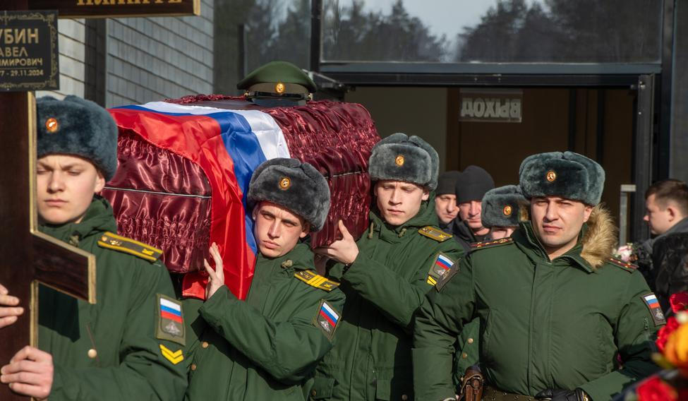 Pohřeb vojáka ruské armády, který zahynul ve válce na Ukrajině v Doněcké oblasti poblíž města Časiv Jar. Ťumeň, Rusko, 25. února 2025. 