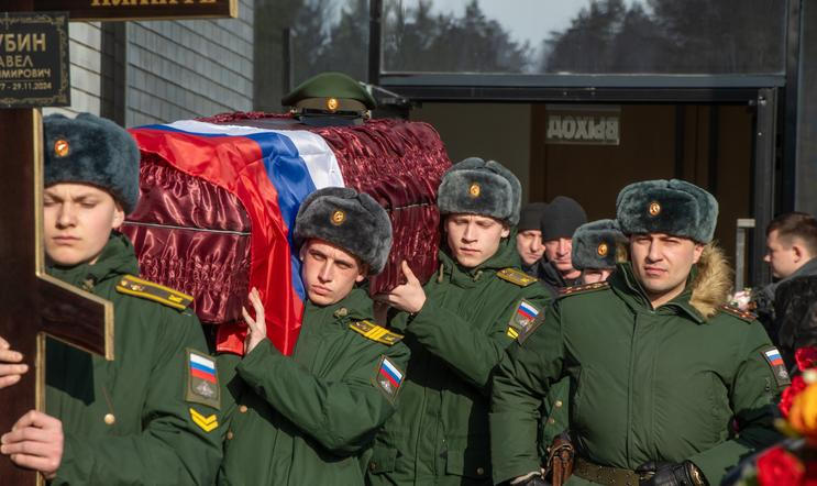 Pohřeb vojáka ruské armády, který zahynul ve válce na Ukrajině v Doněcké oblasti poblíž města Časiv Jar. Ťumeň, Rusko, 25. února 2025. 