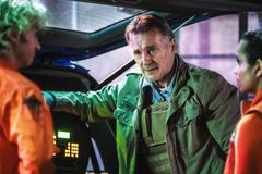 Liam Neeson ve sci-fi komedii Parazit z chlaďáku.