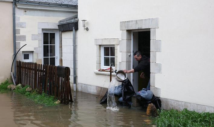 Floods due heavy rain in western France