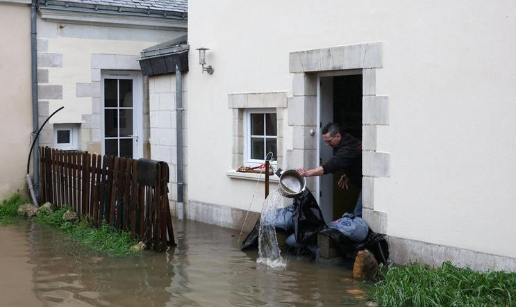 Floods due heavy rain in western France