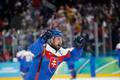 Tomáš Tatar slaví postup Slováků do semifinále olympiády 2026.