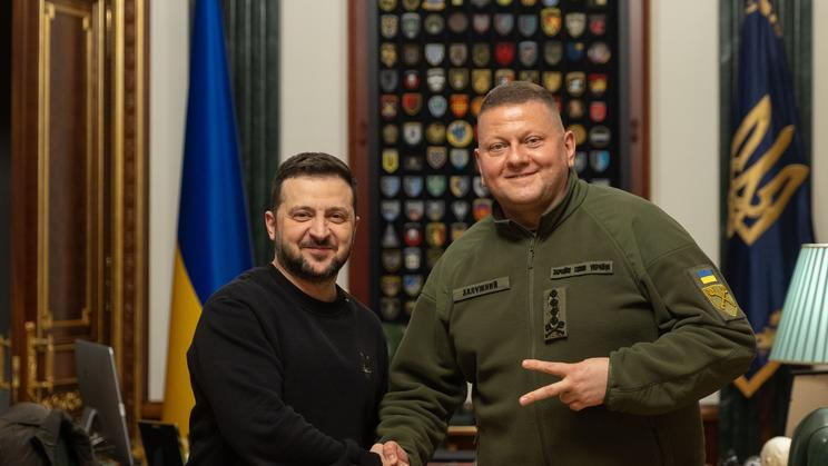 Prezident Volodymyr Zelenskyj a ukrajinský velvyslanec ve Velké Británii Valerij Zalužnyj.