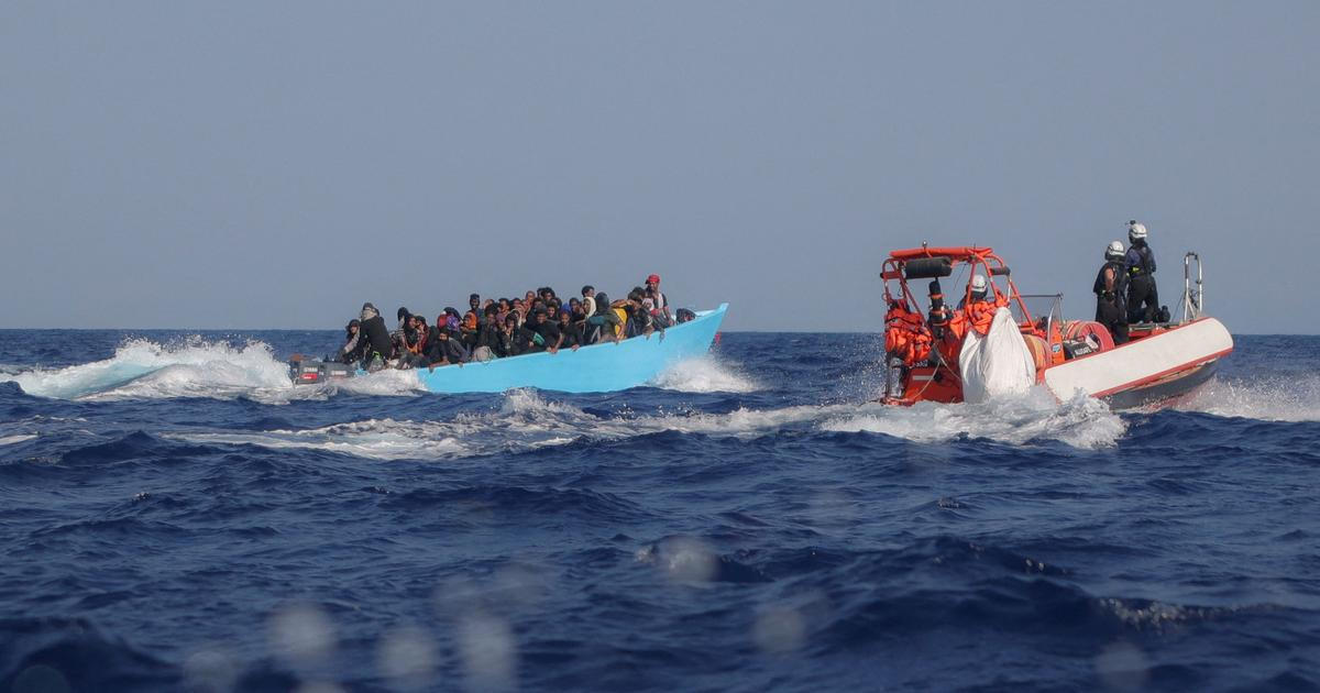 Italská pobřežní stráž nalezla 18 mrtvých migrantů, píše ANSA