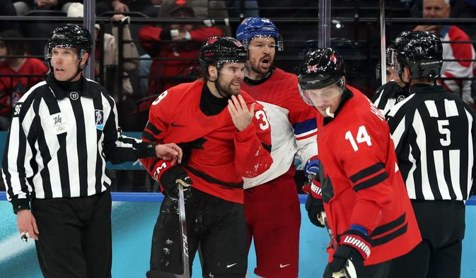 Šarvátka v zápase Česko - Kanada na ZOH 2026