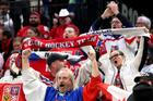 Čeští fanoušci slaví v zápase Česko - Kanada na ZOH 2026