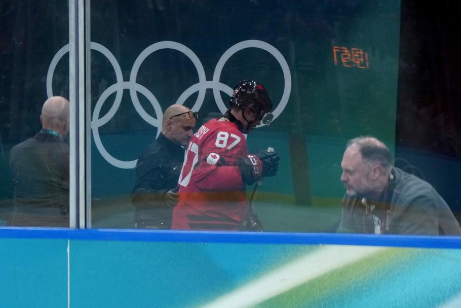 Zraněný Sidney Crosby  v zápase Česko - Kanada na ZOH 2026