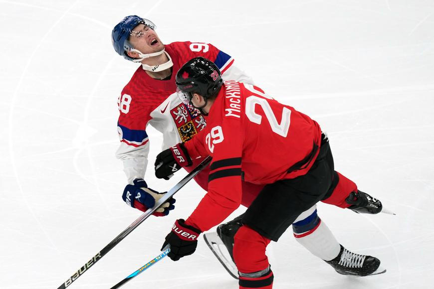 Nečas mohl zasadit smrtící ránu. Faul? Nechápu, co tady švédský sudí dělá, zlobil se