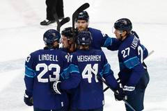 Finové slaví gól ve čtvrtfinále Švýcarsko - Finsko na ZOH 2026