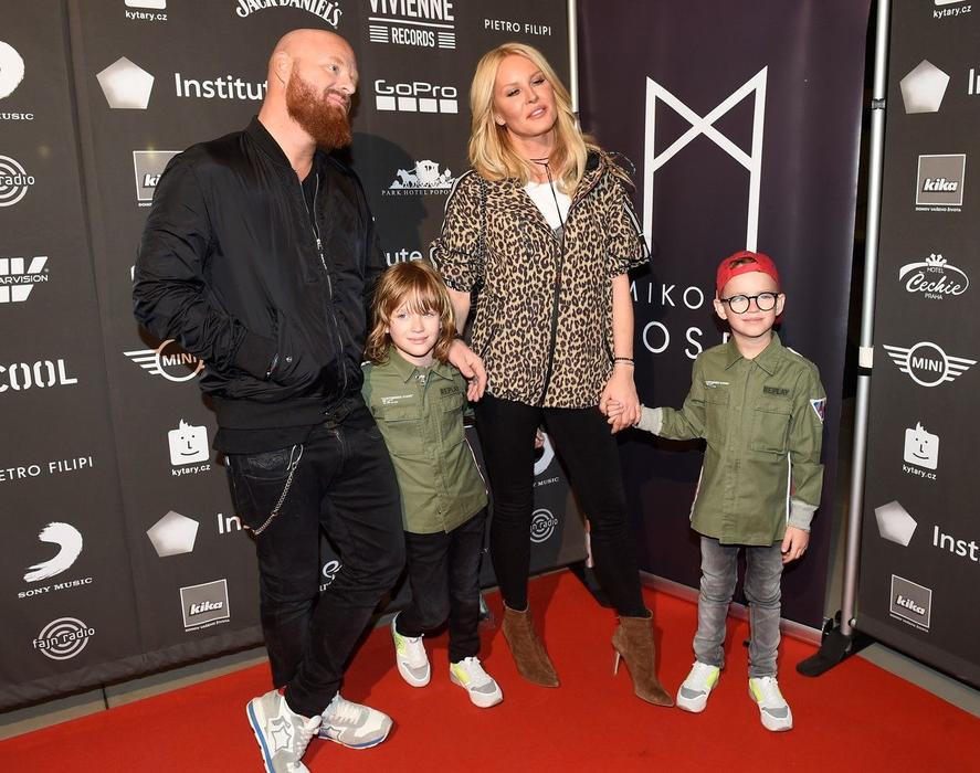 Simona Krainová s rodinou