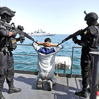 Perský záliv se mění v šachovnici velmocí. Kdo udělá první tah?