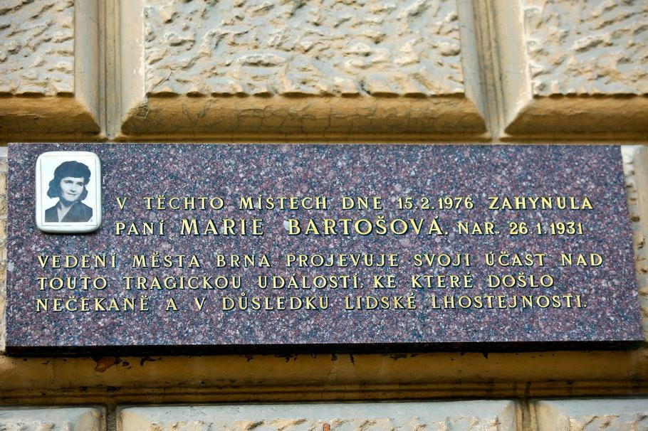 Zena se na tomto mista pred 40 lety propadla do zeme