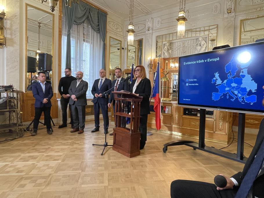 Tisková konference k EET 2.0 se uskutečnila 18. února. Nguyen Manh Tung se jí též zúčastnil, zde v roli zvláštního zmocněnce Hospodářské komory.