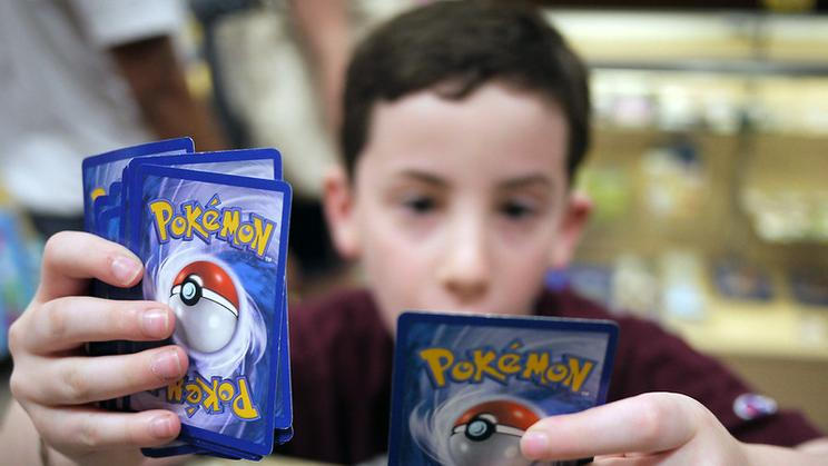 Děti mnohdy neví, že jejich karty Pokémon mohou mít skutečnou hodnotu.