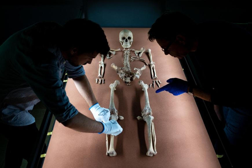 Dávné Evropany pojí „rohaté bytosti“, zjistili vědci. Klíčem byl hrob šamanky