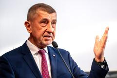 Andrej Babiš, premiér, politik, gesto