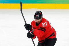 Shea Theodore slaví gól v semifinále Kanada-  Finsko na ZOH 2026