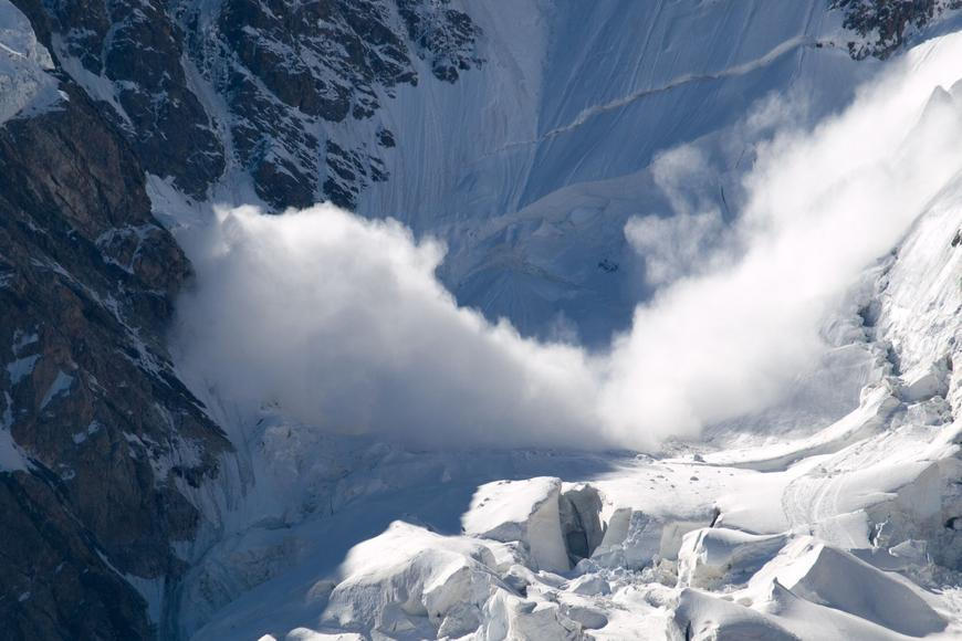 Laviny si v Rakousku vyžádaly nejméně čtyři oběti, dva Čechy zranily
