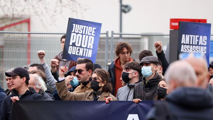 Policie vyjadřovala obavy, že by pochod mohl přerůst v násilné střety mezi stoupenci krajní pravice a levice.