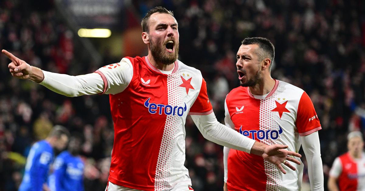 Zoufalý sudí Pechanec dělal ze šlágru bramboračku. Slavia nakonec rozhodla z penalty