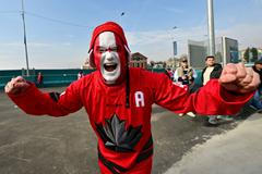 Kanadský fanoušek před finále Kanada - USA na ZOH 2026