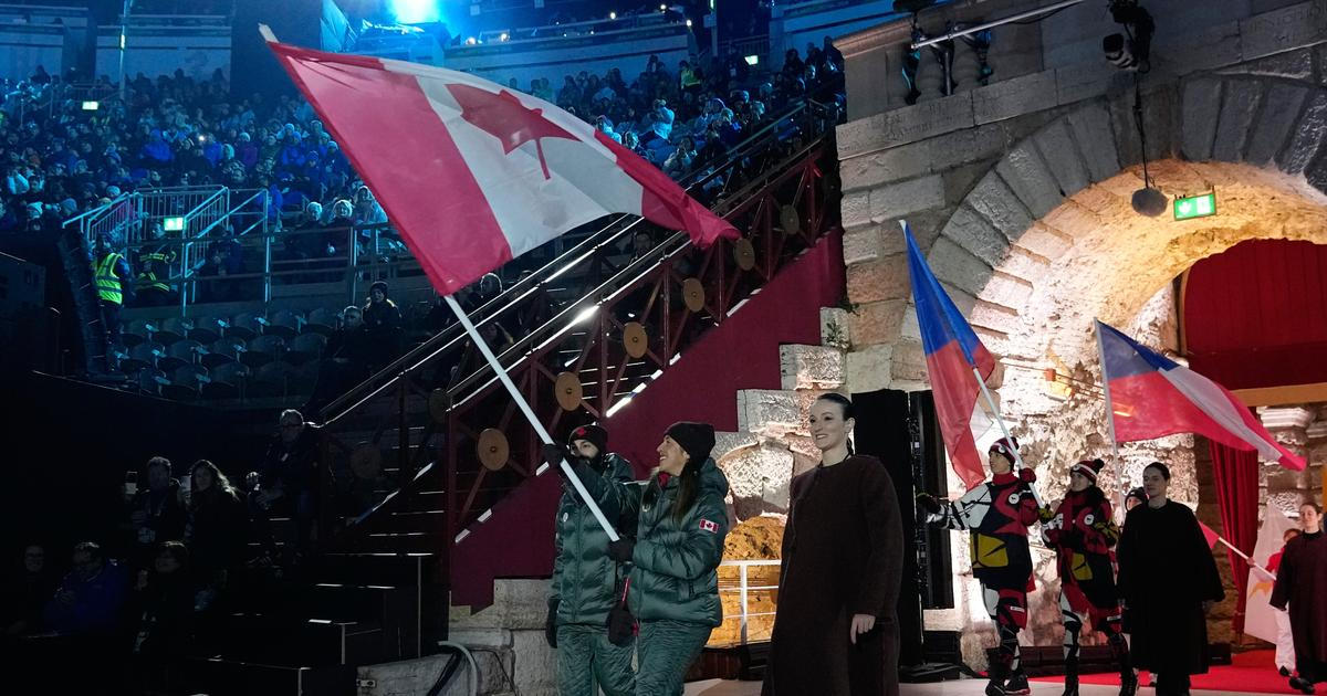 Ve Veroně končí olympijské hry, českou vlajku přinesli rychlobruslaři