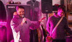 Sony posouvá propojení technologie a módy na novou úroveň. Společně s návrhářem Davidem Altnerem představila limitovanou sadu designových tašek při příležitosti představení sluchátek Sony WH-1000XM6 v nové pískově růžové barvě