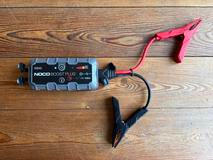 Booster neboli nabíjecí zdroj pro autobaterii.