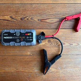 Booster neboli nabíjecí zdroj pro autobaterii.