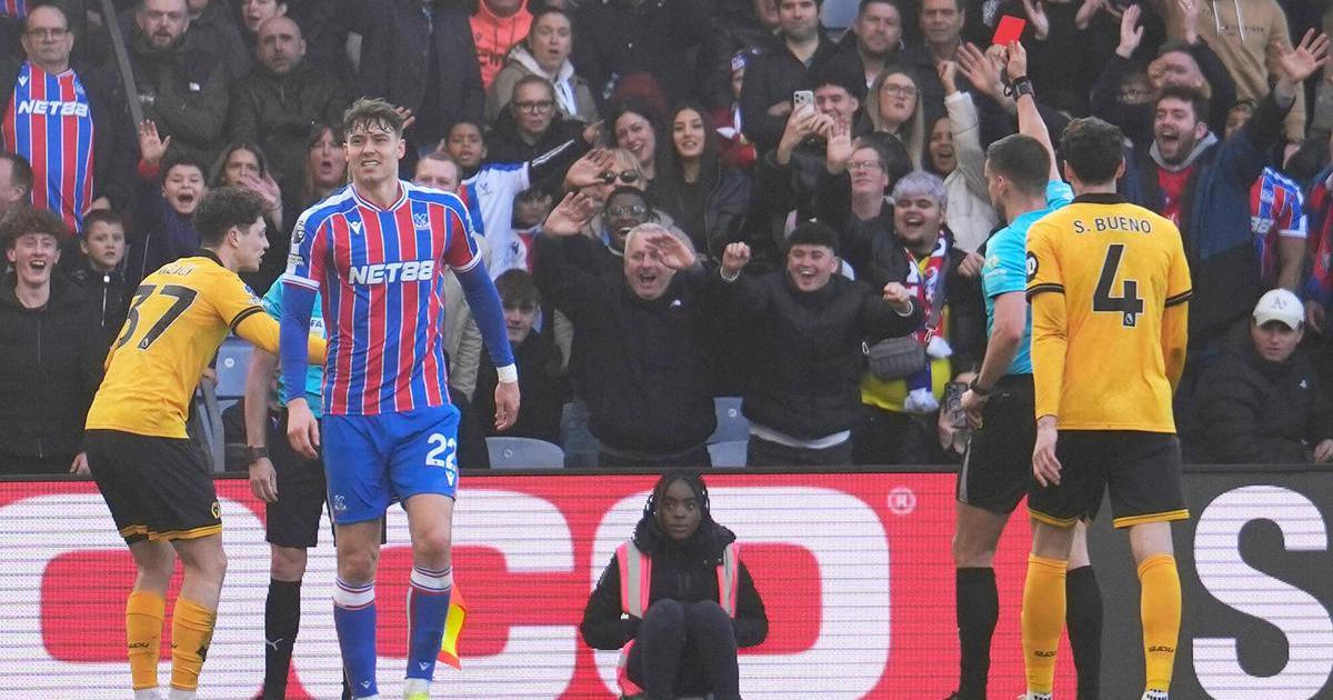 "Tohle zkrátka nemůže udělat." Krejčího po hloupém vyloučení odmítl trenér obhajovat