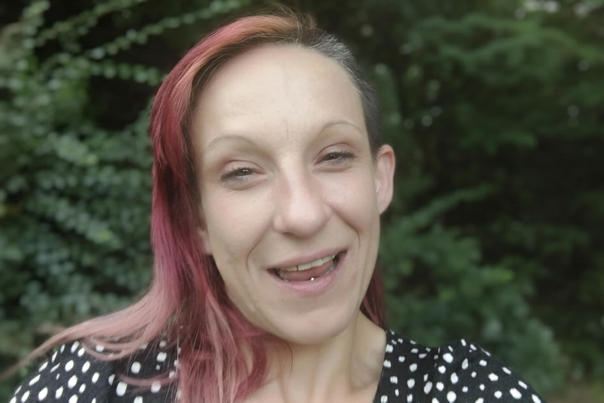 Záhadně zmizela, doma má malého syna. Policie marně pátrá po ženě, neviděli jste ji?